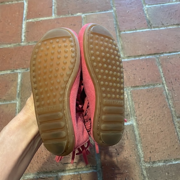 Pink Minnetonka 3 Layer Fringe Kids Boots - Picture 5 of 7